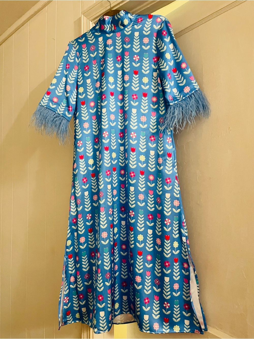 NWT! Heart of Grace Blue Luxe Feather Caftan w/Feather Trim & Bow Back - Medium